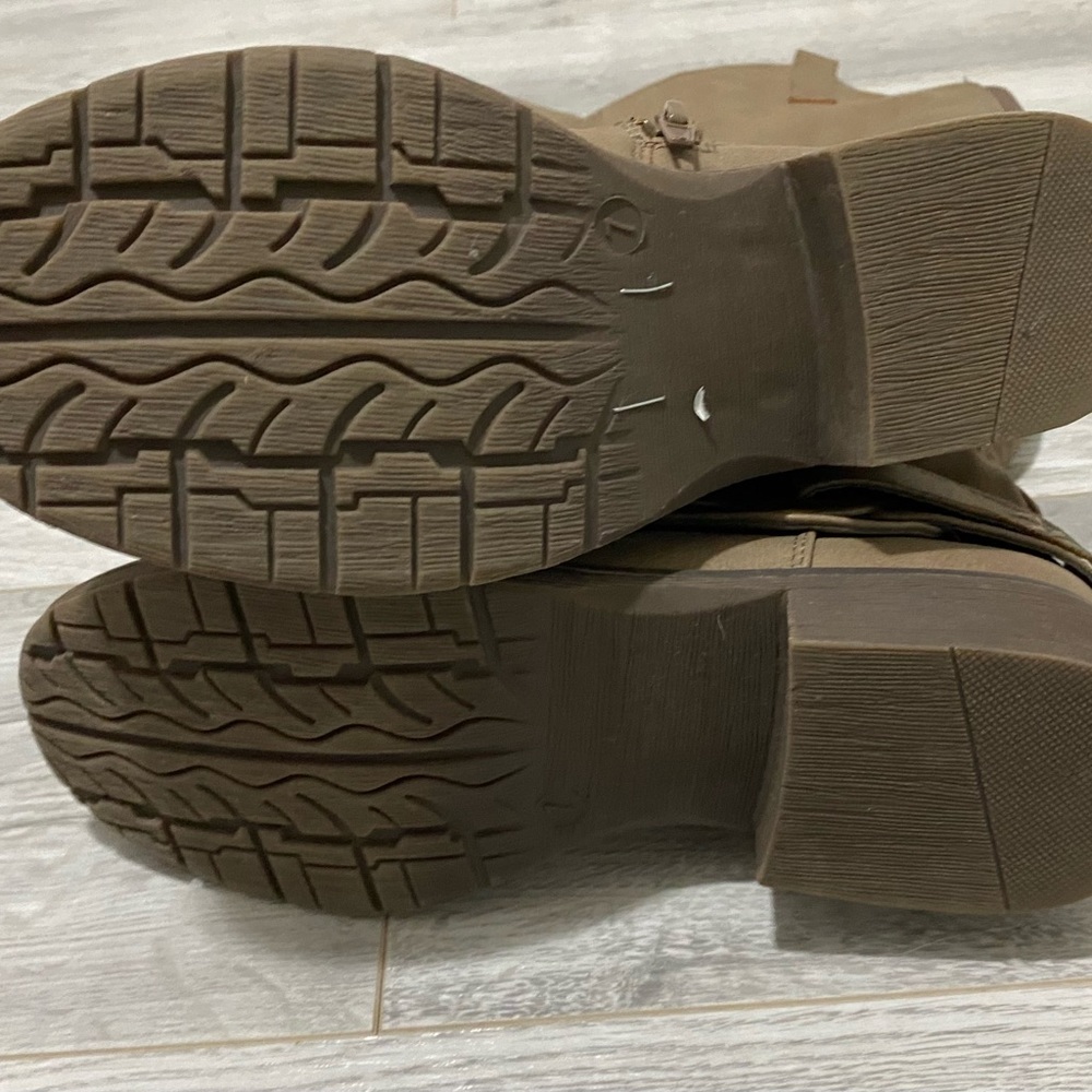 Boots - Picture 2 of 4